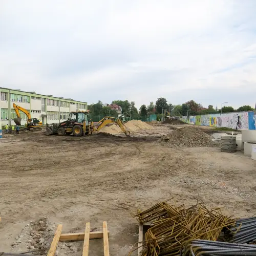 Budowa sali gimnastycznej wraz z pomieszczeniami dydaktycznymi oraz rozbudową łącznika przy Szkole Podstawowej nr 4 w Rawiczu (2017-2018) | fot. 1