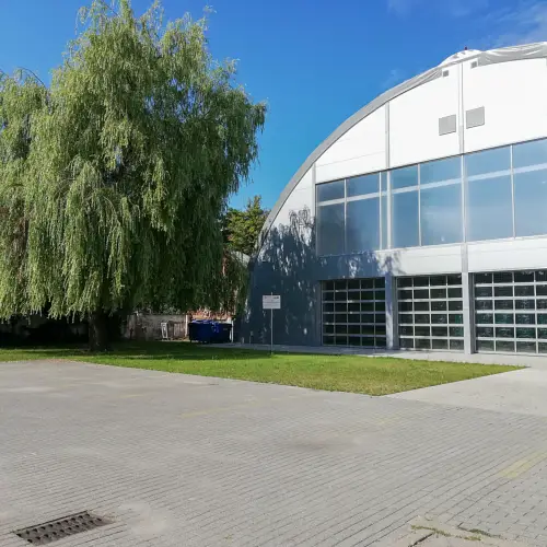 Utwardzenie terenu przy ZSP1 w Rawiczu
