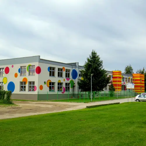 Termomodernizacja oraz rozbudowa, nadbudowa i przebudowa budynku Gminy Rawicz przy ul. Sarnowskiej 9a w Rawiczu wraz ze zmianą funkcji części pomieszczeń na Przedszkole wraz z placem zabaw