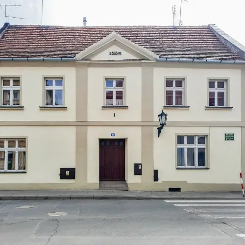 Częściowe ocieplenie z malowaniem elewacji Grunwaldzka 41