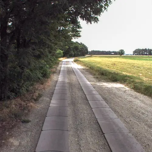 Droga z płyt betonowych na odcinku Słupia Kapitulna - Ugoda