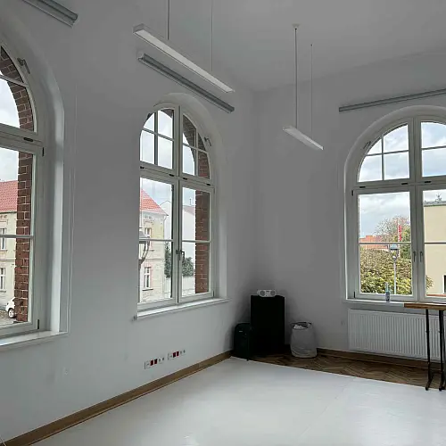 Część 3 - Wymiana i renowacja starych okien w budynku Domu Kultury w Rawiczu