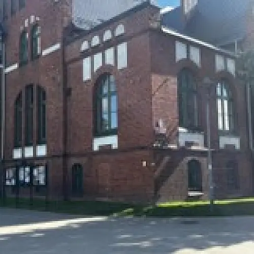 Część 4 - Odtworzenie łuków nad oknami wraz z wymianą okien w pomieszczeniach po bibliotece w Domu Kultury w Rawiczu