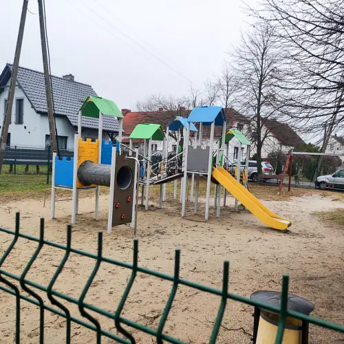 Doposażenie placu zabaw w Szymanowie