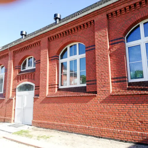 Odnowienie elewacji sali gimnastycznej przy SP3 w Rawiczu (2018-2019)