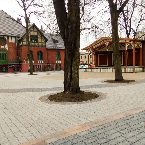 Utwardzenie placu przy Domu Kultury w Rawiczu